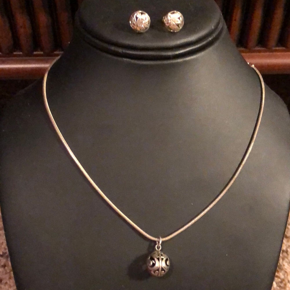 Matching Set - 16 “ necklace & post earrings.
